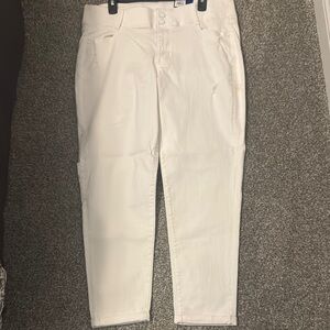 Apt. 9 Women's Cream Ankle Jeans